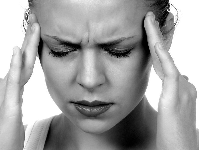 Bolesť hlavy je jedným z príznakov osteochondrózy krčnej chrbtice