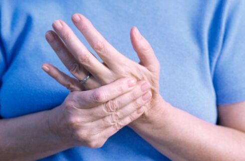 Bolesť kĺbov rúk a prstov je znakom rôznych chorôb
